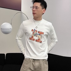 Hermes 秋冬专柜新款 时尚休闲打底衫长袖T恤,精选进口高密度双面拉架棉面料,精致原版logo打造, Hermes 秋冬专柜新款 时尚休闲打底衫长袖T恤,精选进口高密度双面拉架棉面料,精致原版logo打造,