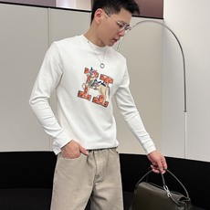 Hermes 秋冬专柜新款 时尚休闲打底衫长袖T恤,精选进口高密度双面拉架棉面料,精致原版logo打造, Hermes 秋冬专柜新款 时尚休闲打底衫长袖T恤,精选进口高密度双面拉架棉面料,精致原版logo打造,