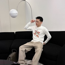 Hermes 秋冬专柜新款 时尚休闲打底衫长袖T恤,精选进口高密度双面拉架棉面料,精致原版logo打造, Hermes 秋冬专柜新款 时尚休闲打底衫长袖T恤,精选进口高密度双面拉架棉面料,精致原版logo打造,