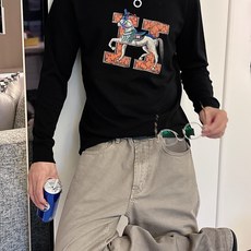 Hermes 秋冬专柜新款 时尚休闲打底衫长袖T恤,精选进口高密度双面拉架棉面料,精致原版logo打造, Hermes 秋冬专柜新款 时尚休闲打底衫长袖T恤,精选进口高密度双面拉架棉面料,精致原版logo打造,