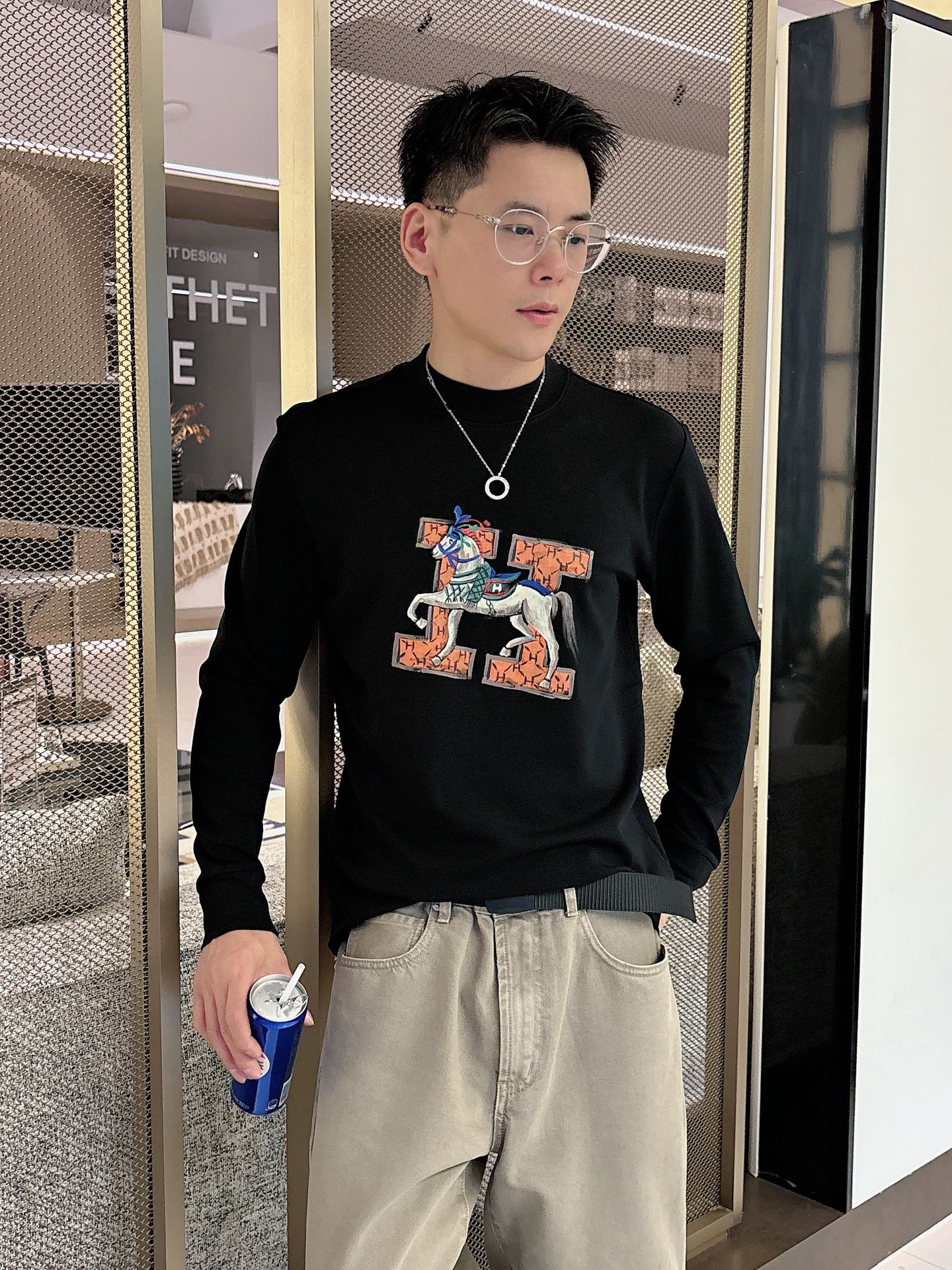 Hermes 秋冬专柜新款 时尚休闲打底衫长袖T恤，精选进口高密度双面拉架棉面料，精致原版logo打造，