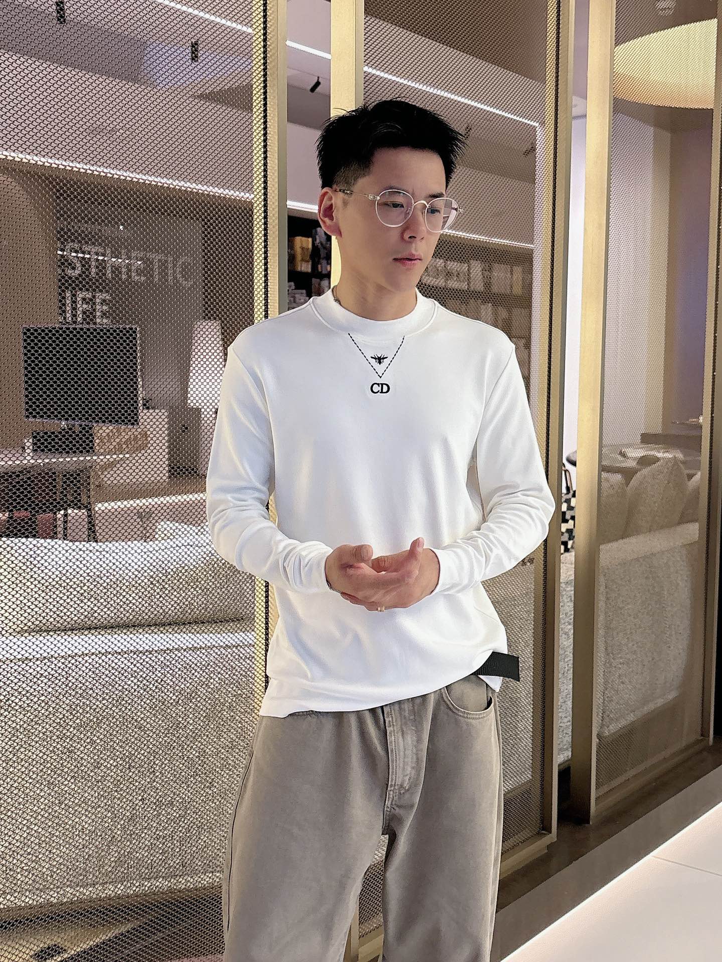 Dior 秋冬专柜新款 时尚休闲打底衫长袖T恤，精选进口高密度双面拉架棉面料，精致原版logo打造，舒适