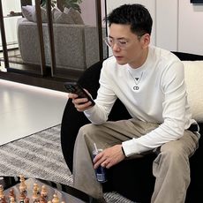 Dior 秋冬专柜新款 时尚休闲打底衫长袖T恤,精选进口高密度双面拉架棉面料,精致原版logo打造,舒适 Dior 秋冬专柜新款 时尚休闲打底衫长袖T恤,精选进口高密度双面拉架棉面料,精致原版logo打造,舒适