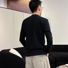 Dior 秋冬专柜新款 时尚休闲打底衫长袖T恤,精选进口高密度双面拉架棉面料,精致原版logo打造,舒适 Dior 秋冬专柜新款 时尚休闲打底衫长袖T恤,精选进口高密度双面拉架棉面料,精致原版logo打造,舒适