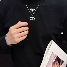 Dior 秋冬专柜新款 时尚休闲打底衫长袖T恤,精选进口高密度双面拉架棉面料,精致原版logo打造,舒适 Dior 秋冬专柜新款 时尚休闲打底衫长袖T恤,精选进口高密度双面拉架棉面料,精致原版logo打造,舒适