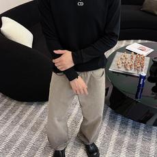 Dior 秋冬专柜新款 时尚休闲打底衫长袖T恤,精选进口高密度双面拉架棉面料,精致原版logo打造,舒适 Dior 秋冬专柜新款 时尚休闲打底衫长袖T恤,精选进口高密度双面拉架棉面料,精致原版logo打造,舒适