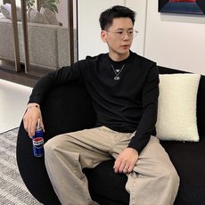 Dior 秋冬专柜新款 时尚休闲打底衫长袖T恤,精选进口高密度双面拉架棉面料,精致原版logo打造,舒适 Dior 秋冬专柜新款 时尚休闲打底衫长袖T恤,精选进口高密度双面拉架棉面料,精致原版logo打造,舒适