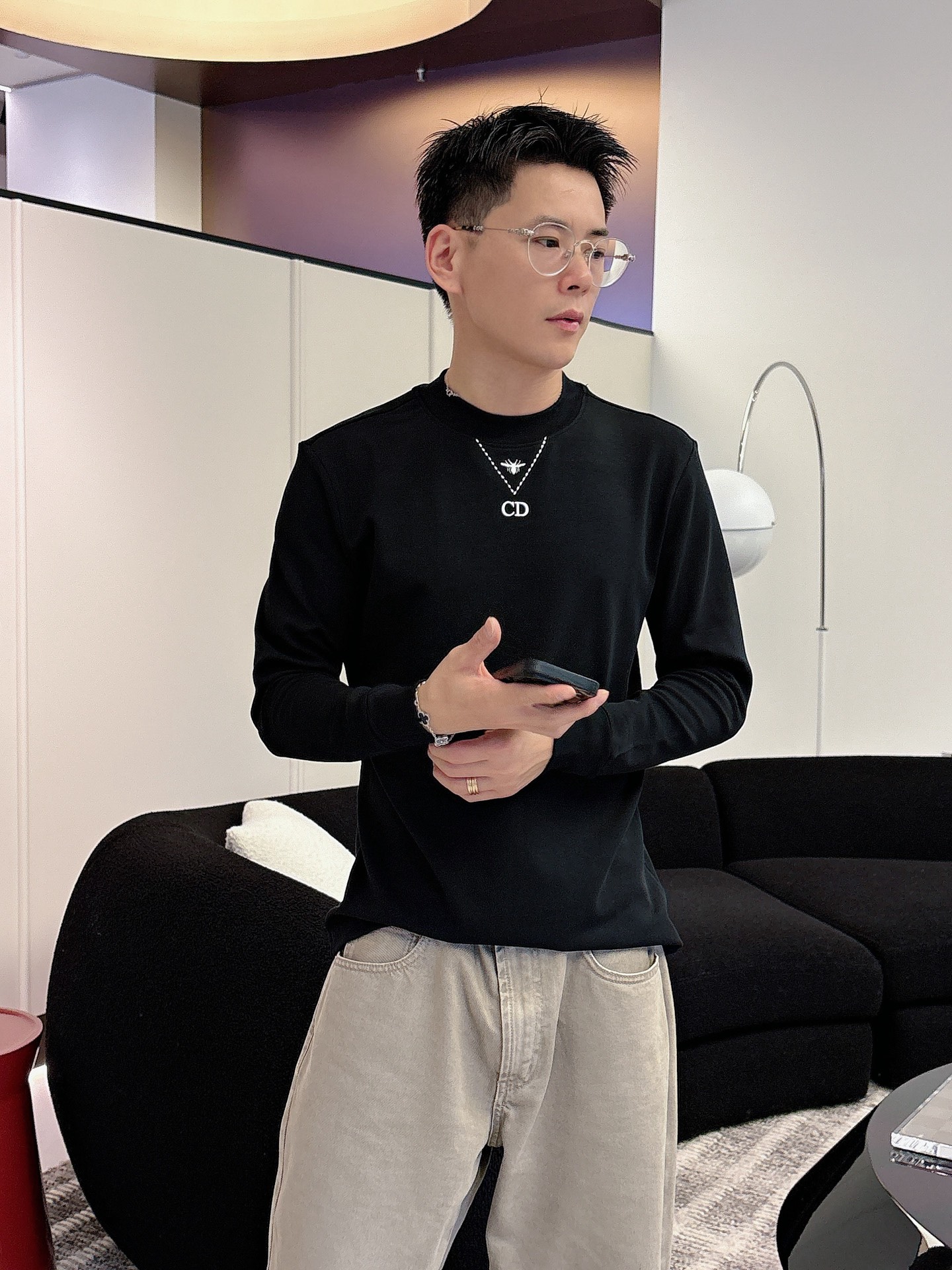 Dior 秋冬专柜新款 时尚休闲打底衫长袖T恤，精选进口高密度双面拉架棉面料，精致原版logo打造，舒适