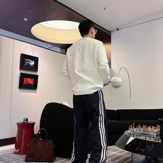 P Lv 秋冬25ss【新品】休闲裤经典再次出现,原单订制高品质时尚休闲裤。超级百搭款。独家定制面料,挺 P Lv 秋冬25ss【新品】休闲裤经典再次出现,原单订制高品质时尚休闲裤。超级百搭款。独家定制面料,挺