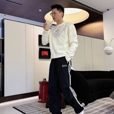 P Lv 秋冬25ss【新品】休闲裤经典再次出现,原单订制高品质时尚休闲裤。超级百搭款。独家定制面料,挺 P Lv 秋冬25ss【新品】休闲裤经典再次出现,原单订制高品质时尚休闲裤。超级百搭款。独家定制面料,挺