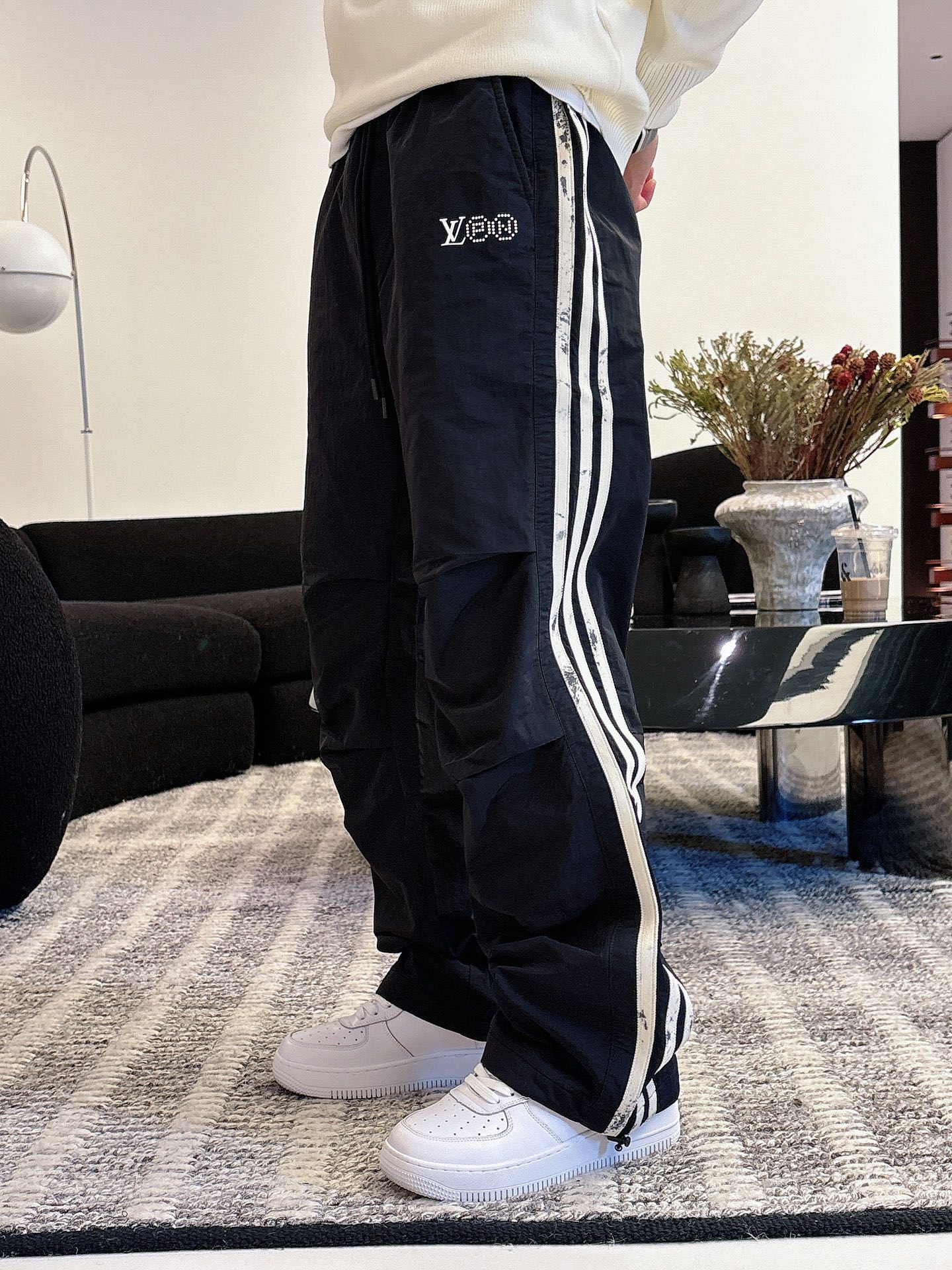 P Lv 秋冬25ss【新品】休闲裤经典再次出现,原单订制高品质时尚休闲裤。超级百搭款。独家定制面料,挺 P Lv 秋冬25ss【新品】休闲裤经典再次出现,原单订制高品质时尚休闲裤。超级百搭款。独家定制面料,挺