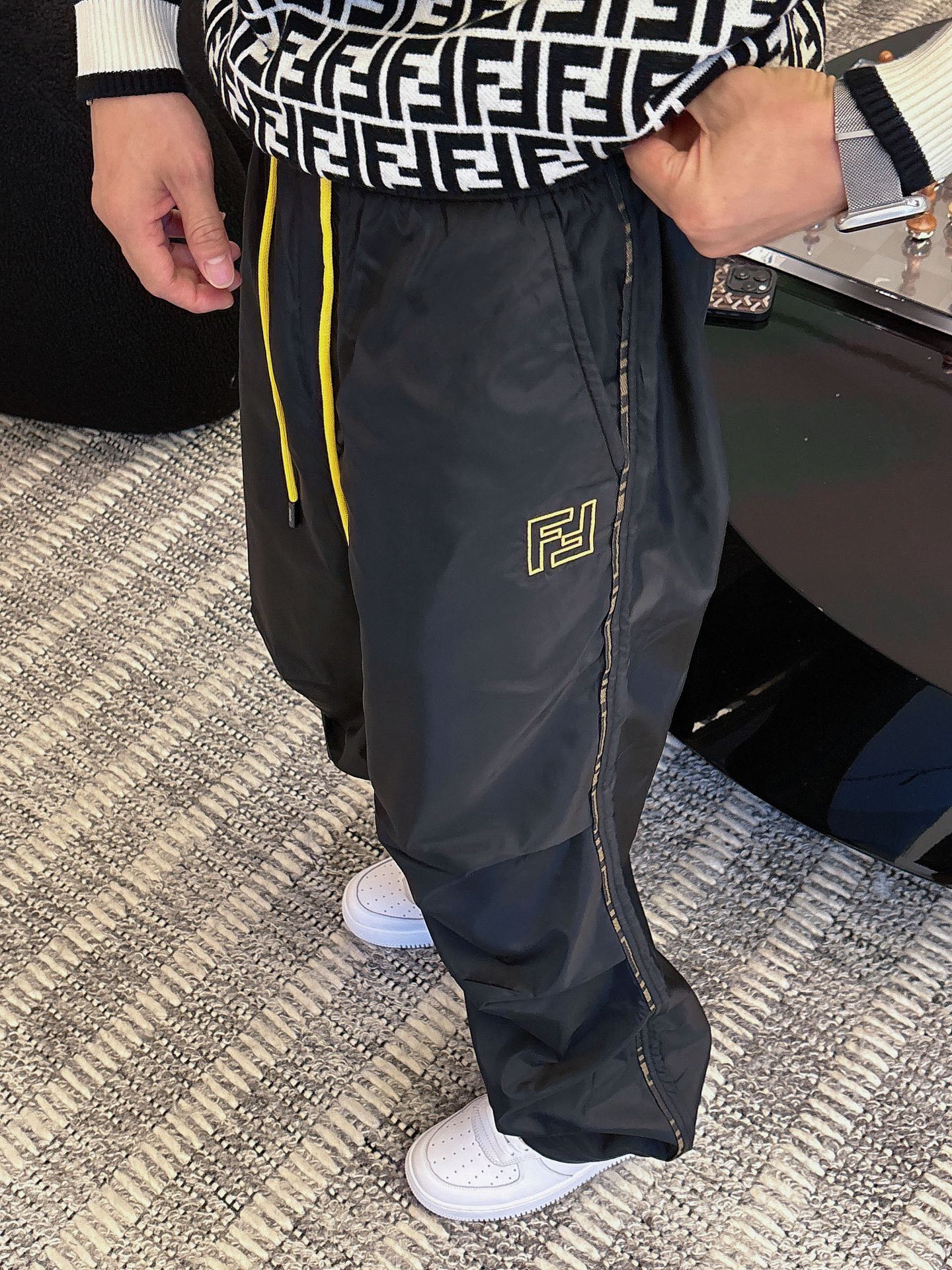 P芬迪 秋冬25ss【新品】休闲裤经典再次出现，原单订制高品质时尚休闲裤。超级百搭款。独家定制面料，挺阔