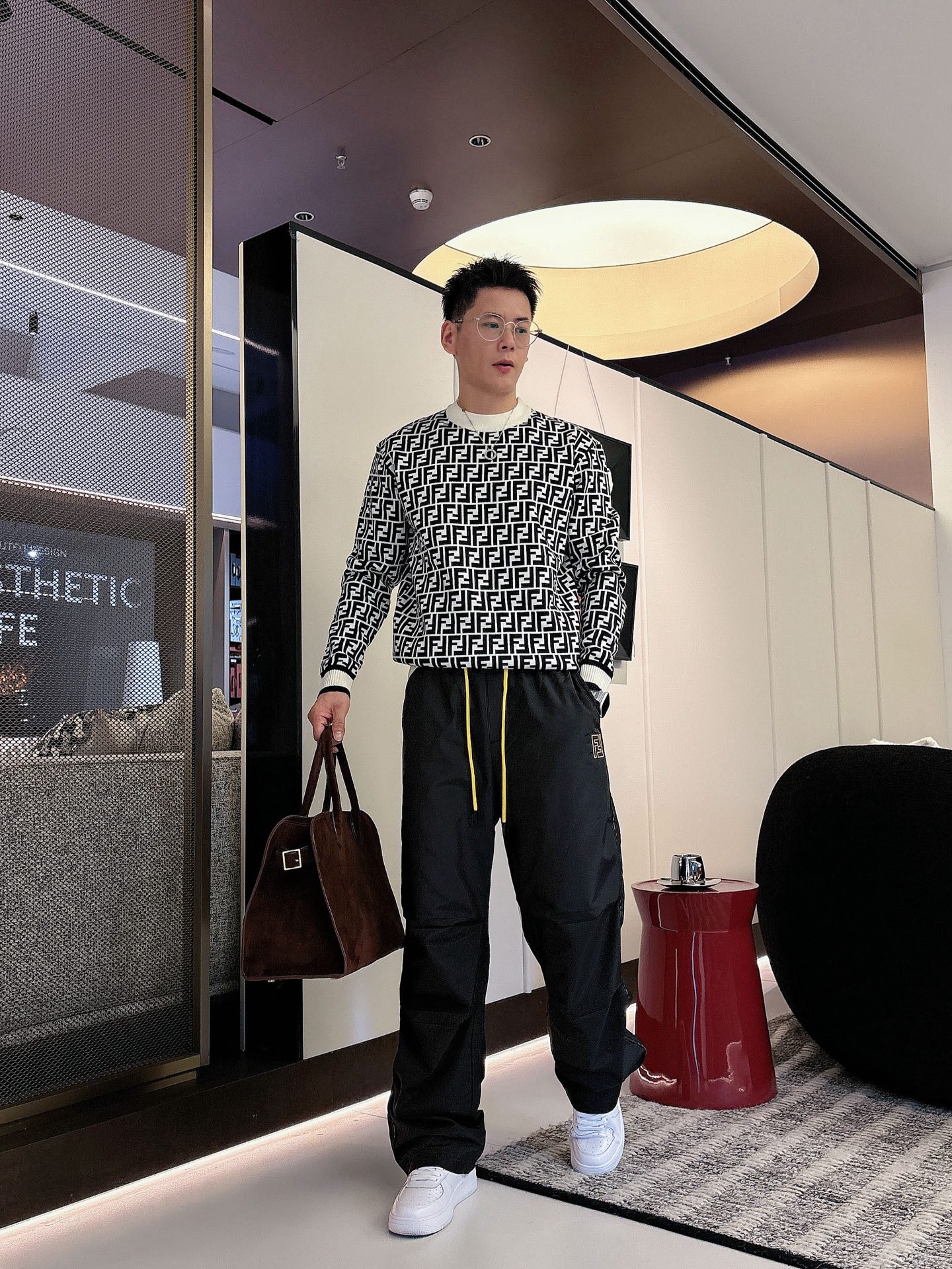 P芬迪 秋冬25ss【新品】休闲裤经典再次出现，原单订制高品质时尚休闲裤。超级百搭款。独家定制面料，挺阔