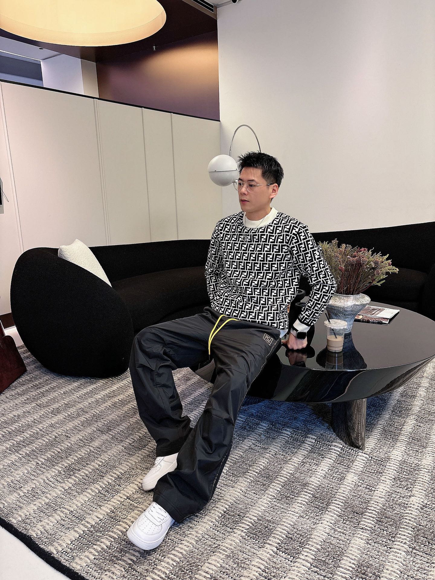 P芬迪 秋冬25ss【新品】休闲裤经典再次出现，原单订制高品质时尚休闲裤。超级百搭款。独家定制面料，挺阔