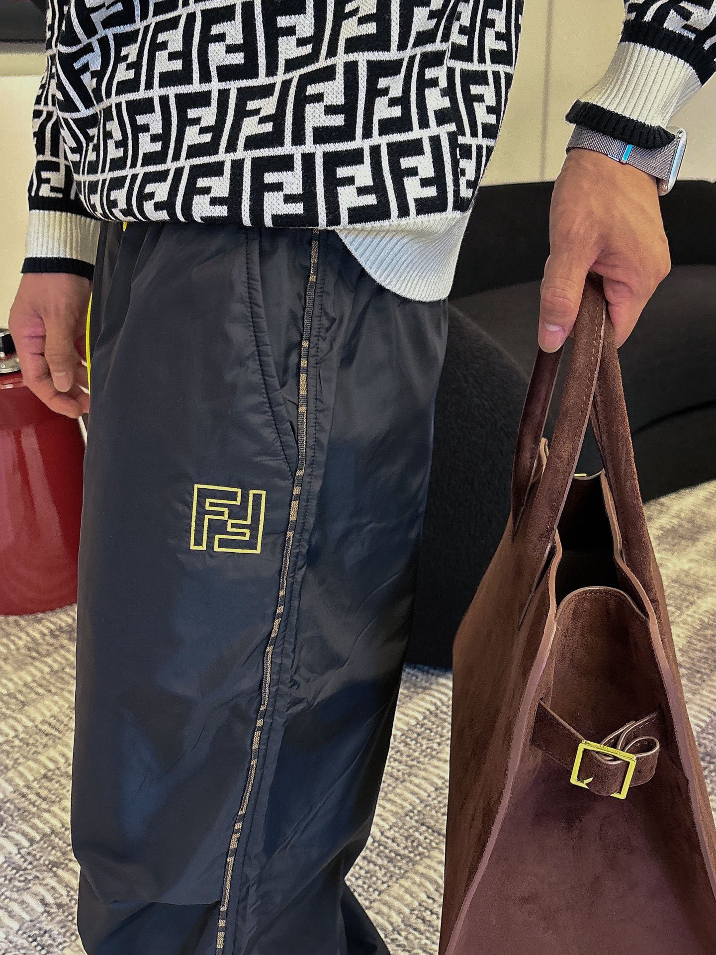 P芬迪 秋冬25ss【新品】休闲裤经典再次出现，原单订制高品质时尚休闲裤。超级百搭款。独家定制面料，挺阔