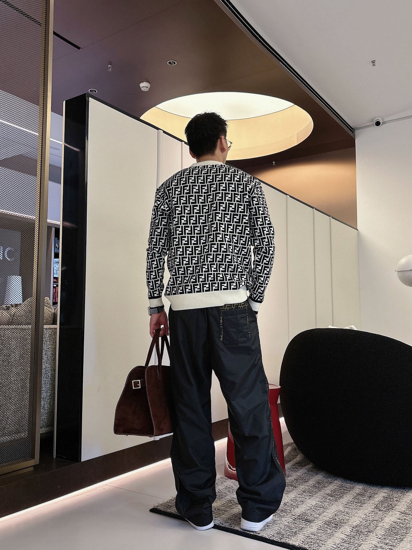 P芬迪 秋冬25ss【新品】休闲裤经典再次出现，原单订制高品质时尚休闲裤。超级百搭款。独家定制面料，挺阔