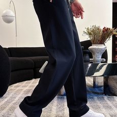 PBc 秋冬25ss【新品】休闲裤经典再次出现,原单订制高品质时尚休闲裤。超级百搭款。独家定制面料,挺 PBc 秋冬25ss【新品】休闲裤经典再次出现,原单订制高品质时尚休闲裤。超级百搭款。独家定制面料,挺