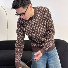 l*v 秋冬新款男士原单圆领毛衣 柜台同步售卖 ✨✨高端定制 🔥🔥爆款 时尚百搭 立体刺绣字母logo设 l*v 秋冬新款男士原单圆领毛衣 柜台同步售卖 ✨✨高端定制 🔥🔥爆款 时尚百搭 立体刺绣字母logo设