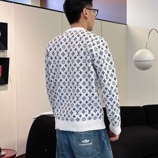 l*v 秋冬新款男士原单圆领毛衣 柜台同步售卖 ✨✨高端定制 🔥🔥爆款 时尚百搭 立体刺绣字母logo设 l*v 秋冬新款男士原单圆领毛衣 柜台同步售卖 ✨✨高端定制 🔥🔥爆款 时尚百搭 立体刺绣字母logo设