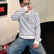 l*v 秋冬新款男士原单圆领毛衣 柜台同步售卖 ✨✨高端定制 🔥🔥爆款 时尚百搭 立体刺绣字母logo设 l*v 秋冬新款男士原单圆领毛衣 柜台同步售卖 ✨✨高端定制 🔥🔥爆款 时尚百搭 立体刺绣字母logo设