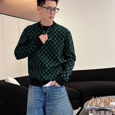 l*v 秋冬新款男士原单圆领毛衣 柜台同步售卖 ✨✨高端定制 🔥🔥爆款 时尚百搭 立体刺绣字母logo设 l*v 秋冬新款男士原单圆领毛衣 柜台同步售卖 ✨✨高端定制 🔥🔥爆款 时尚百搭 立体刺绣字母logo设