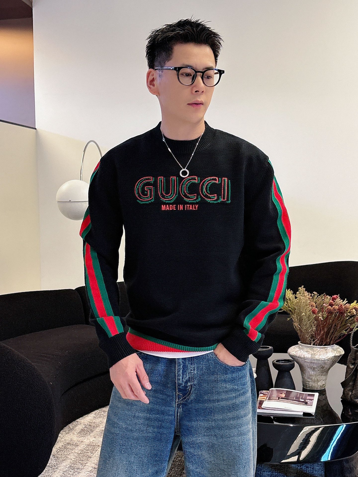 NO:596467,Gu*ci 2025 new autumn and winter men's original single round neck sweater, sold at the same time at the counter, high-end customization, popular style, fashionable and versatile, three-dimensional embroidered letter logo design, customized original imported merino wool fabric, soft and delicate, excellent warmth retention, easy to highlight the temperament, versatile and slimming on the upper body!  The fabrics and factories we choose are all used by first-line brands. The upper body is finely made and looks very handsome. The size is M-3XL (the largest size can wear about 185 pounds. Please state your height and weight when placing an order),,sweaters,alexander wang19860909Gu*ci 2025秋冬新款男士原单圆领毛衣 柜台同步售卖 高端定制 爆款 时尚百搭 立体刺绣字母logo设计 定制原版进口美丽奴羊毛面料 柔软细腻 保暖性优越 极易凸显出气质 ,上身百搭显瘦！我们所选择的面料及工厂都是一线品牌所使用的 精细做上身非常帅气 码数M-3XL（最大码可穿185斤左右 下单请报身高体重）,,sweaters,alexander wang,Men's clothing