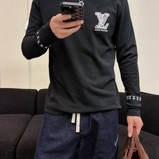 LV 秋冬专柜新款 时尚休闲打底衫长袖T恤,精选进口高密度双面拉架棉面料,精致原版logo打造,舒适性与 LV 秋冬专柜新款 时尚休闲打底衫长袖T恤,精选进口高密度双面拉架棉面料,精致原版logo打造,舒适性与