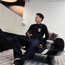 LV 秋冬专柜新款 时尚休闲打底衫长袖T恤,精选进口高密度双面拉架棉面料,精致原版logo打造,舒适性与 LV 秋冬专柜新款 时尚休闲打底衫长袖T恤,精选进口高密度双面拉架棉面料,精致原版logo打造,舒适性与