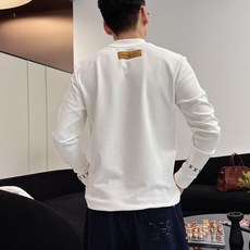 LV 秋冬专柜新款 时尚休闲打底衫长袖T恤,精选进口高密度双面拉架棉面料,精致原版logo打造,舒适性与 LV 秋冬专柜新款 时尚休闲打底衫长袖T恤,精选进口高密度双面拉架棉面料,精致原版logo打造,舒适性与