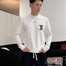 LV 秋冬专柜新款 时尚休闲打底衫长袖T恤,精选进口高密度双面拉架棉面料,精致原版logo打造,舒适性与 LV 秋冬专柜新款 时尚休闲打底衫长袖T恤,精选进口高密度双面拉架棉面料,精致原版logo打造,舒适性与