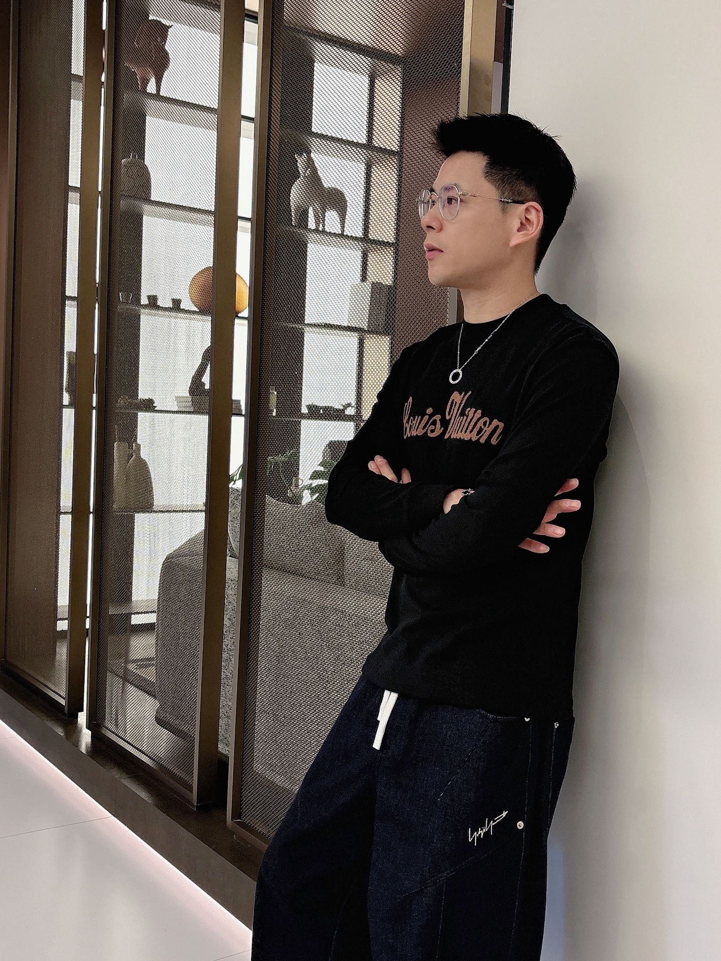 LV 秋冬专柜新款 时尚休闲打底衫长袖T恤，精选进口高密度双面拉架棉面料，精致原版logo打造，舒适性与