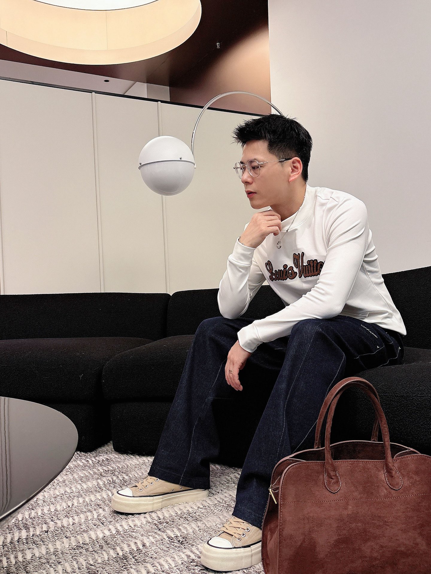 LV 秋冬专柜新款 时尚休闲打底衫长袖T恤，精选进口高密度双面拉架棉面料，精致原版logo打造，舒适性与