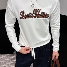 LV 秋冬专柜新款 时尚休闲打底衫长袖T恤,精选进口高密度双面拉架棉面料,精致原版logo打造,舒适性与 LV 秋冬专柜新款 时尚休闲打底衫长袖T恤,精选进口高密度双面拉架棉面料,精致原版logo打造,舒适性与
