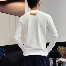 LV 秋冬专柜新款 时尚休闲打底衫长袖T恤,精选进口高密度双面拉架棉面料,精致原版logo打造,舒适性与 LV 秋冬专柜新款 时尚休闲打底衫长袖T恤,精选进口高密度双面拉架棉面料,精致原版logo打造,舒适性与