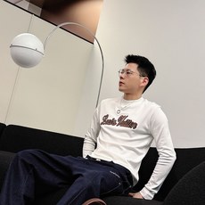 LV 秋冬专柜新款 时尚休闲打底衫长袖T恤,精选进口高密度双面拉架棉面料,精致原版logo打造,舒适性与 LV 秋冬专柜新款 时尚休闲打底衫长袖T恤,精选进口高密度双面拉架棉面料,精致原版logo打造,舒适性与