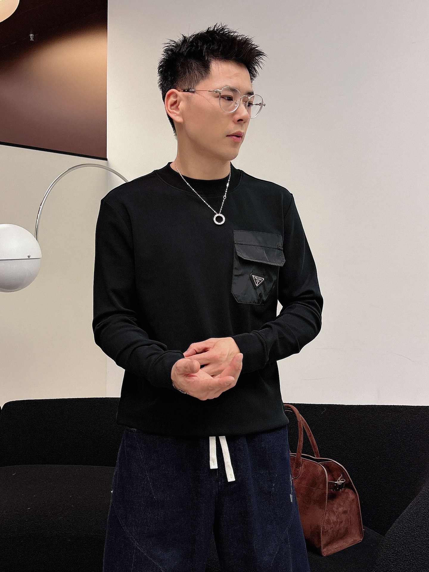 Prada 秋冬专柜新款 时尚休闲打底衫长袖T恤，精选进口高密度双面拉架棉面料，精致原版logo打造，舒