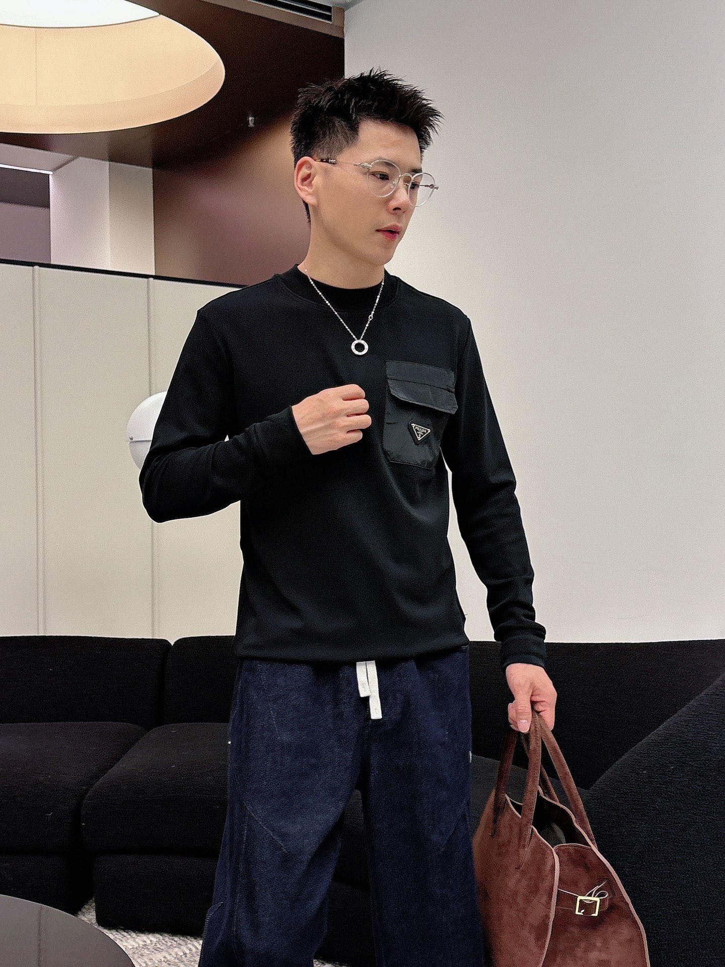 Prada 秋冬专柜新款 时尚休闲打底衫长袖T恤，精选进口高密度双面拉架棉面料，精致原版logo打造，舒