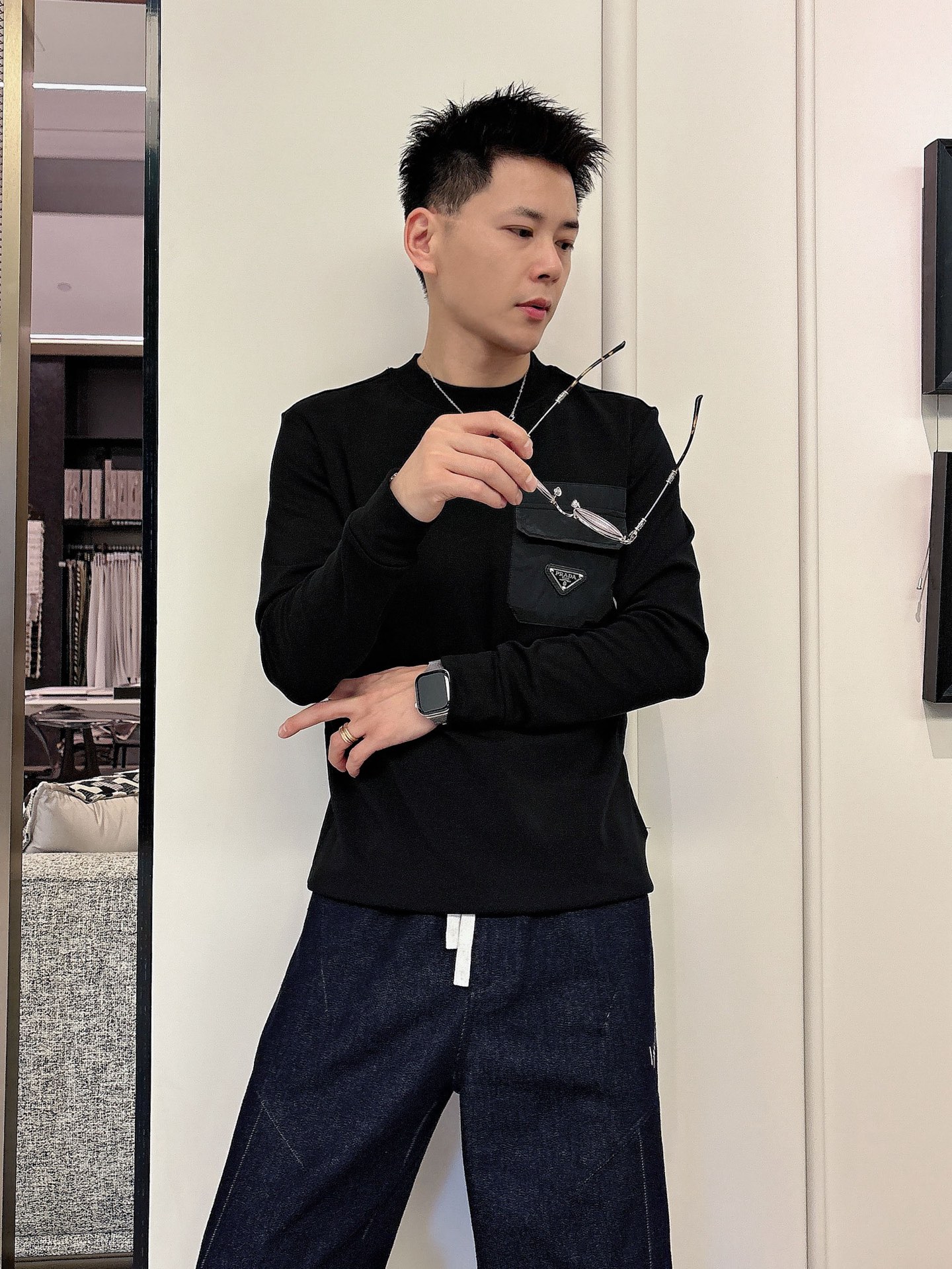Prada 秋冬专柜新款 时尚休闲打底衫长袖T恤，精选进口高密度双面拉架棉面料，精致原版logo打造，舒