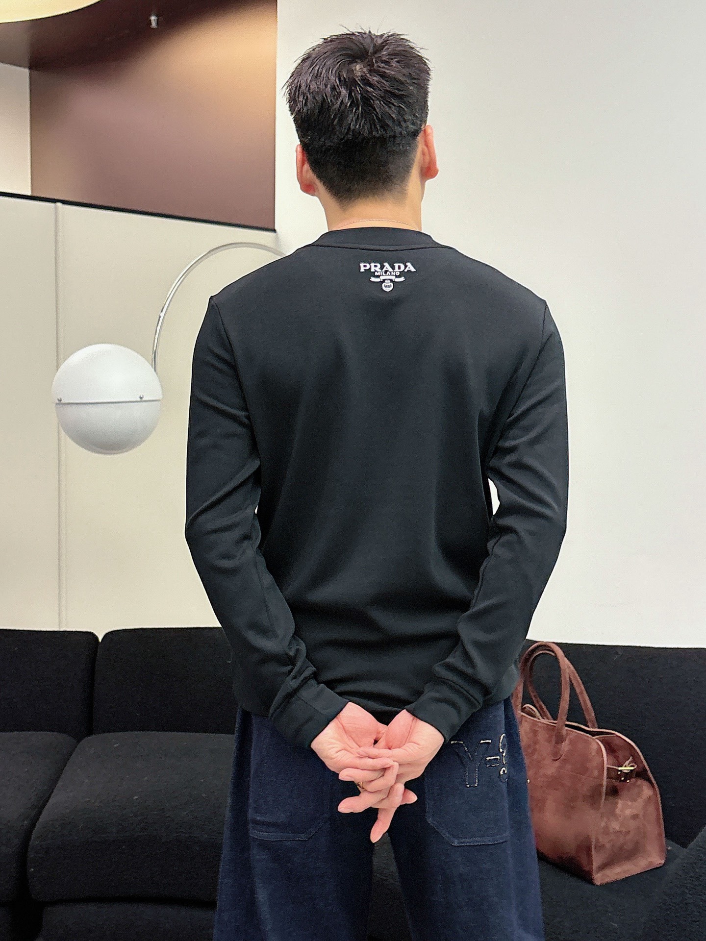 Prada 秋冬专柜新款 时尚休闲打底衫长袖T恤，精选进口高密度双面拉架棉面料，精致原版logo打造，舒