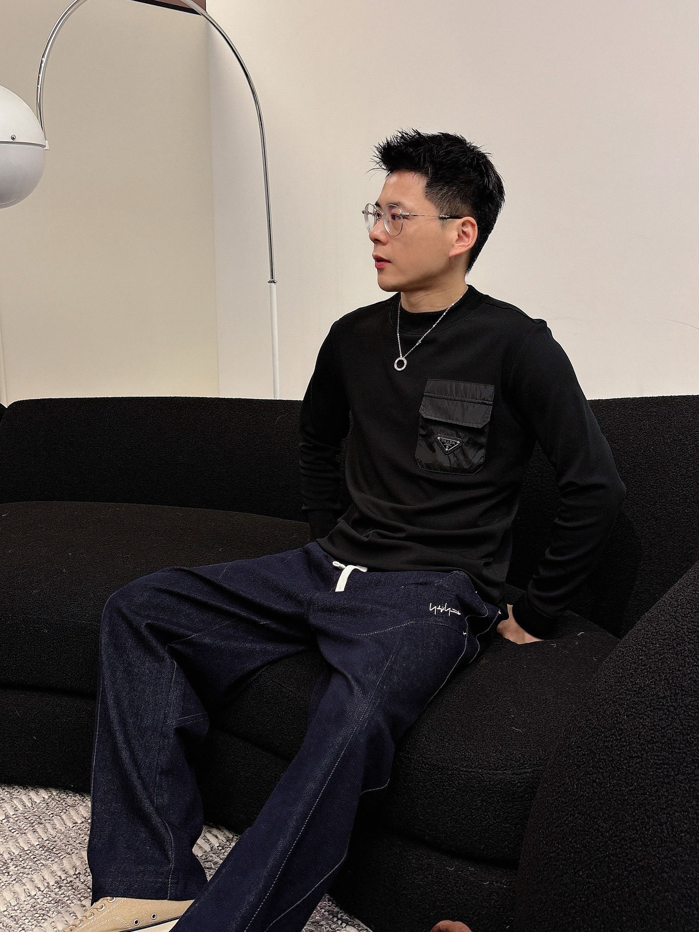 Prada 秋冬专柜新款 时尚休闲打底衫长袖T恤，精选进口高密度双面拉架棉面料，精致原版logo打造，舒