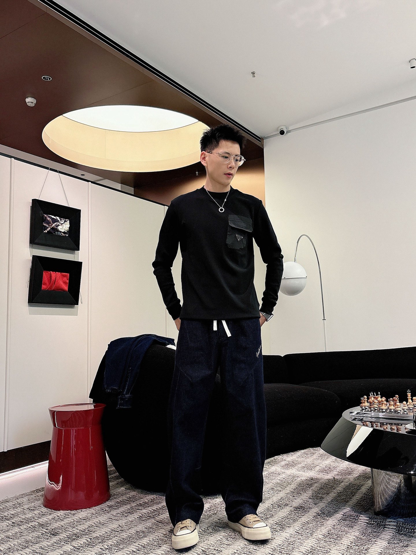 Prada 秋冬专柜新款 时尚休闲打底衫长袖T恤，精选进口高密度双面拉架棉面料，精致原版logo打造，舒