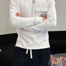 Prada 秋冬专柜新款 时尚休闲打底衫长袖T恤,精选进口高密度双面拉架棉面料,精致原版logo打造,舒 Prada 秋冬专柜新款 时尚休闲打底衫长袖T恤,精选进口高密度双面拉架棉面料,精致原版logo打造,舒
