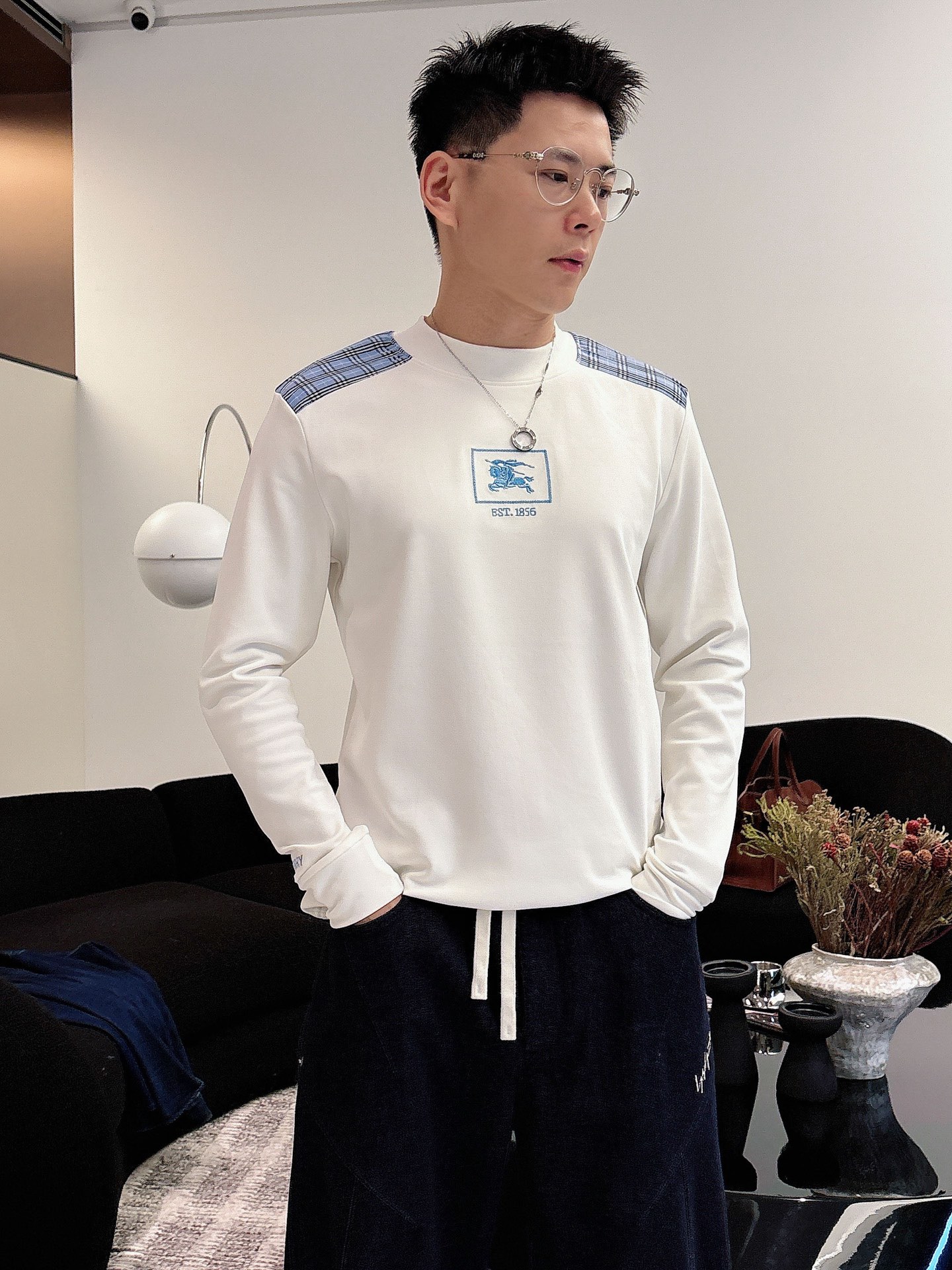 Burberry 秋冬专柜新款 时尚休闲打底衫长袖T恤，精选进口高密度双面拉架棉面料，精致原版logo打