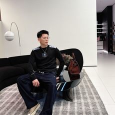 Burberry 秋冬专柜新款 时尚休闲打底衫长袖T恤,精选进口高密度双面拉架棉面料,精致原版logo打 Burberry 秋冬专柜新款 时尚休闲打底衫长袖T恤,精选进口高密度双面拉架棉面料,精致原版logo打