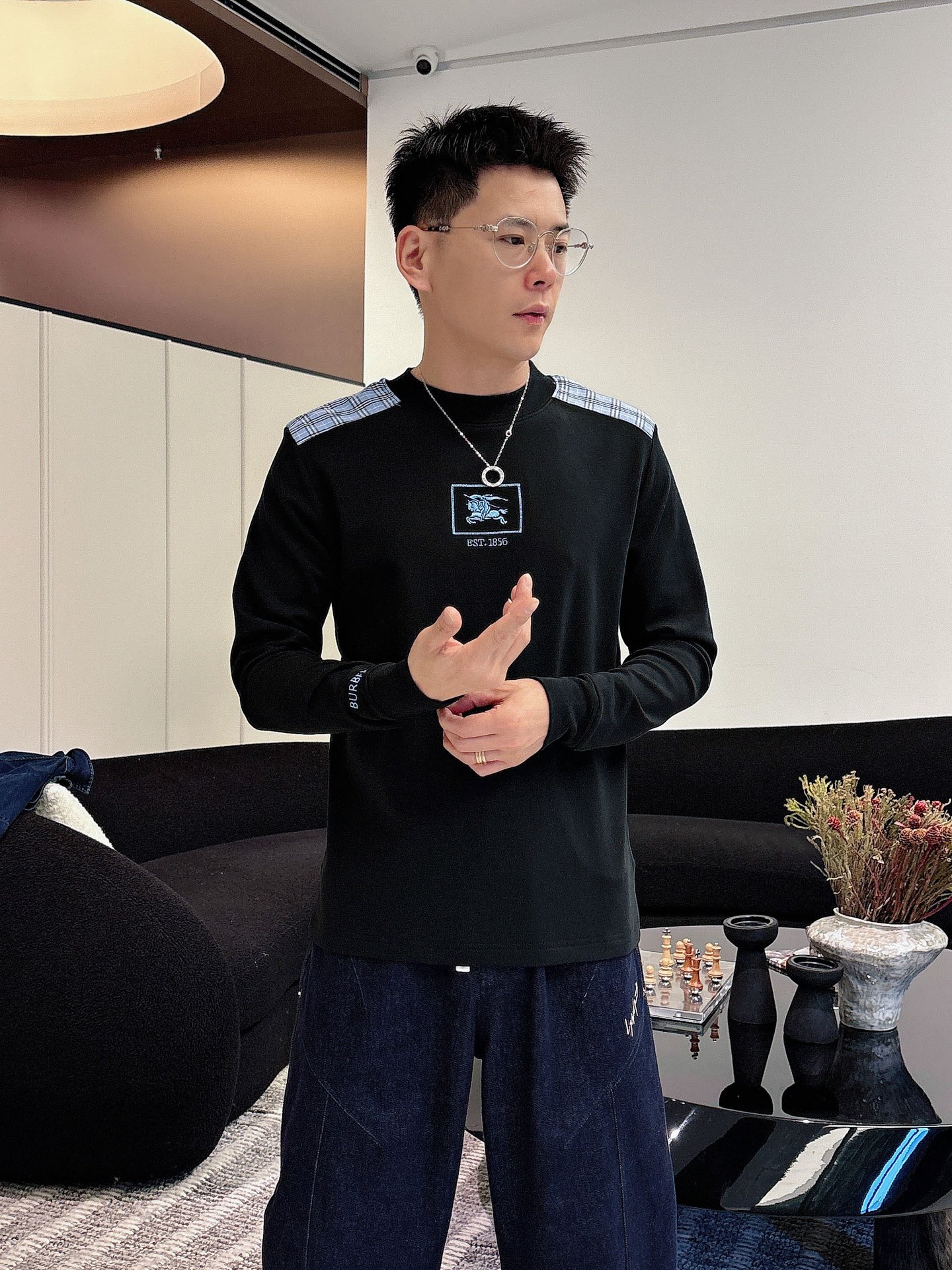 Burberry 秋冬专柜新款 时尚休闲打底衫长袖T恤，精选进口高密度双面拉架棉面料，精致原版logo打