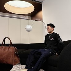 Moncler 秋冬专柜新款 时尚休闲打底衫长袖T恤,精选进口高密度双面拉架棉面料,精致原版logo打造 Moncler 秋冬专柜新款 时尚休闲打底衫长袖T恤,精选进口高密度双面拉架棉面料,精致原版logo打造