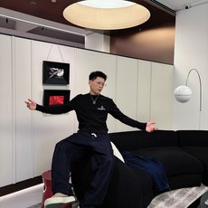 Moncler 秋冬专柜新款 时尚休闲打底衫长袖T恤,精选进口高密度双面拉架棉面料,精致原版logo打造 Moncler 秋冬专柜新款 时尚休闲打底衫长袖T恤,精选进口高密度双面拉架棉面料,精致原版logo打造