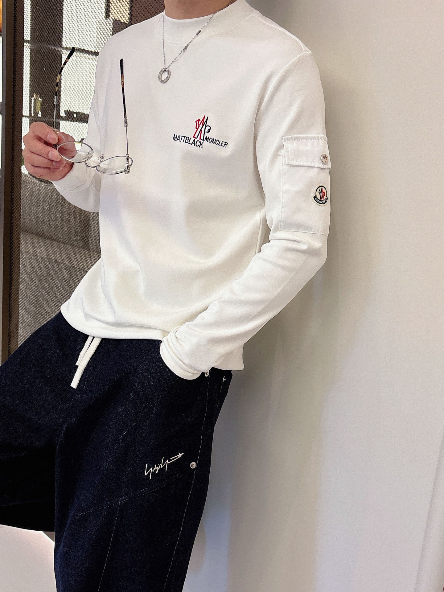 Moncler 秋冬专柜新款 时尚休闲打底衫长袖T恤，精选进口高密度双面拉架棉面料，精致原版logo打造