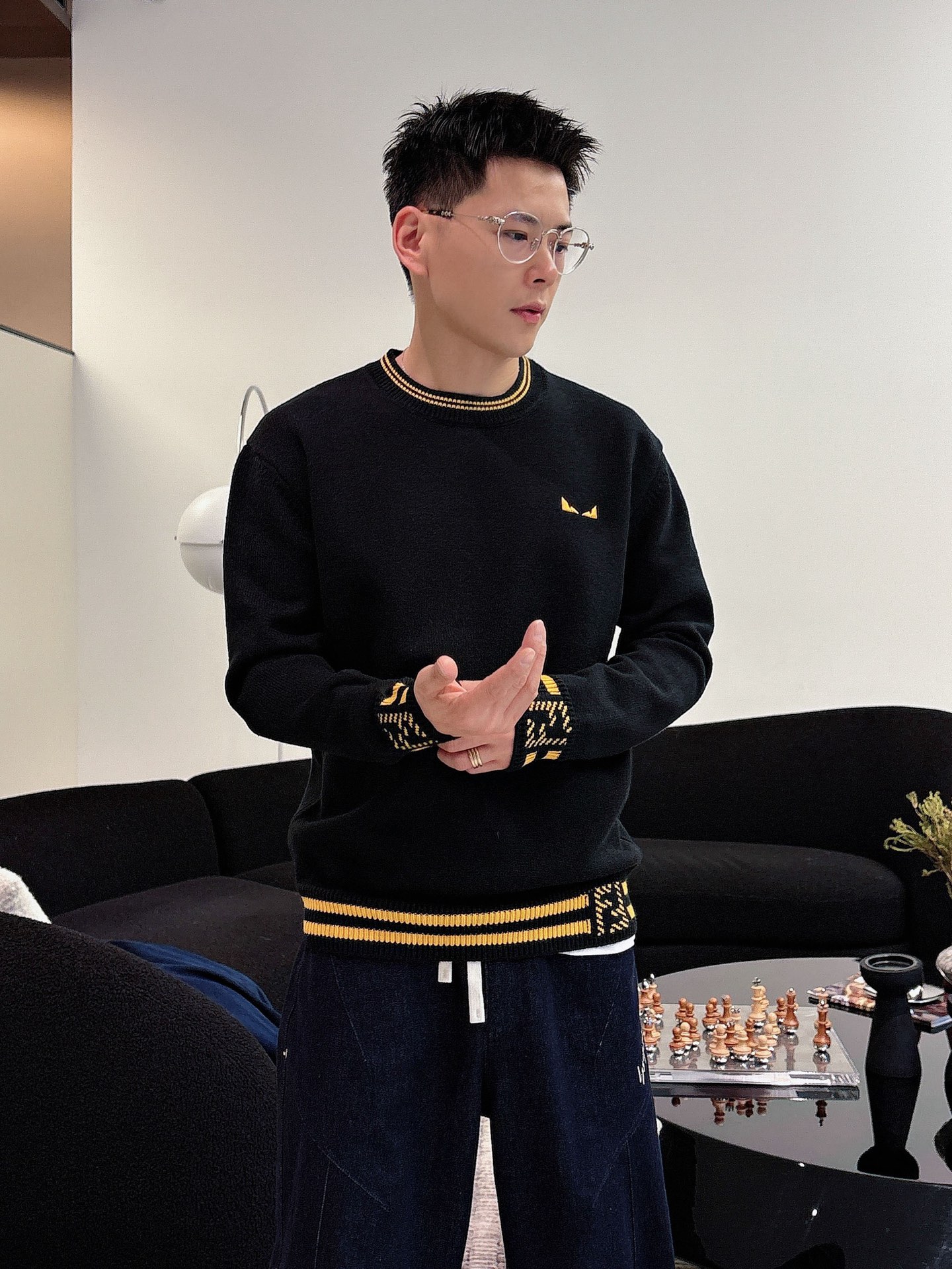 Fendi 早秋新款男士羊毛针织衫，专柜在售爆款单品，各大时尚买手明星人手一件的百搭单品。简单时尚甚是好