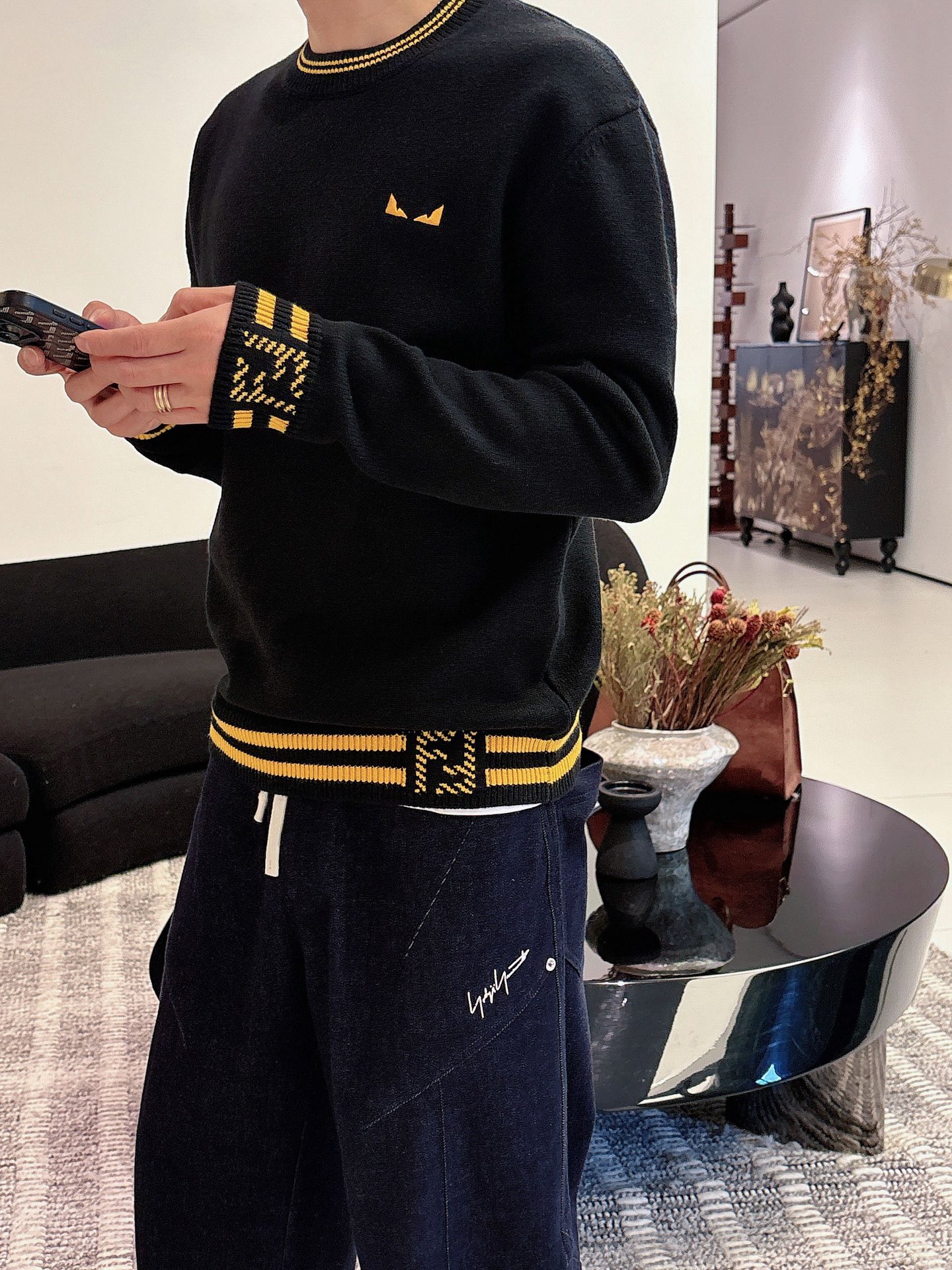 Fendi 早秋新款男士羊毛针织衫，专柜在售爆款单品，各大时尚买手明星人手一件的百搭单品。简单时尚甚是好
